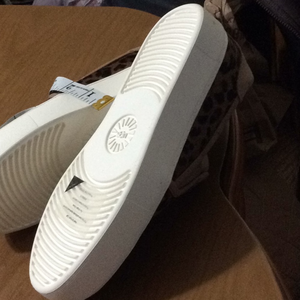 Ugg slip On Sneakers - Picture 10 of 11